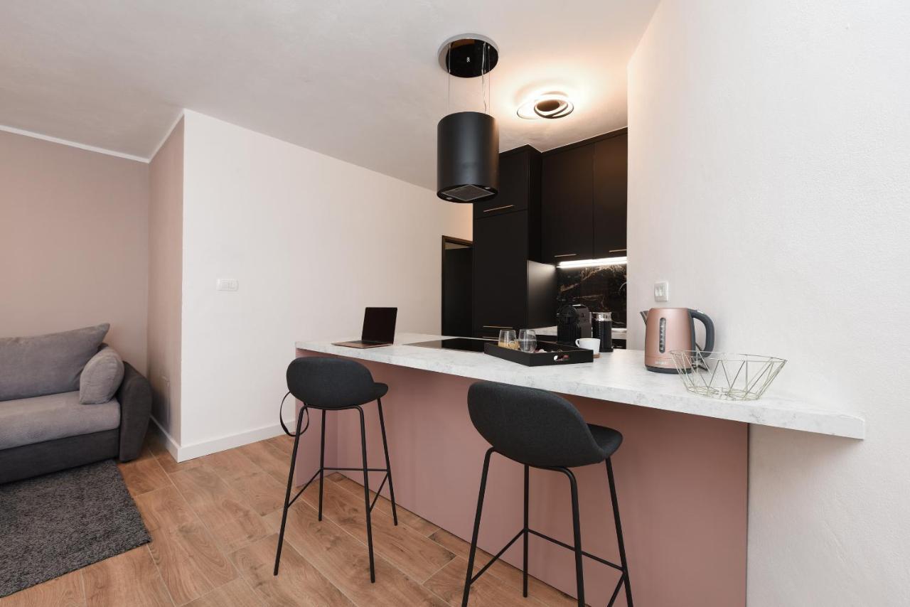 Malako Family Apartments Seline Esterno foto