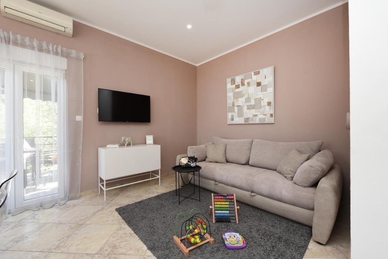 Malako Family Apartments Seline Esterno foto
