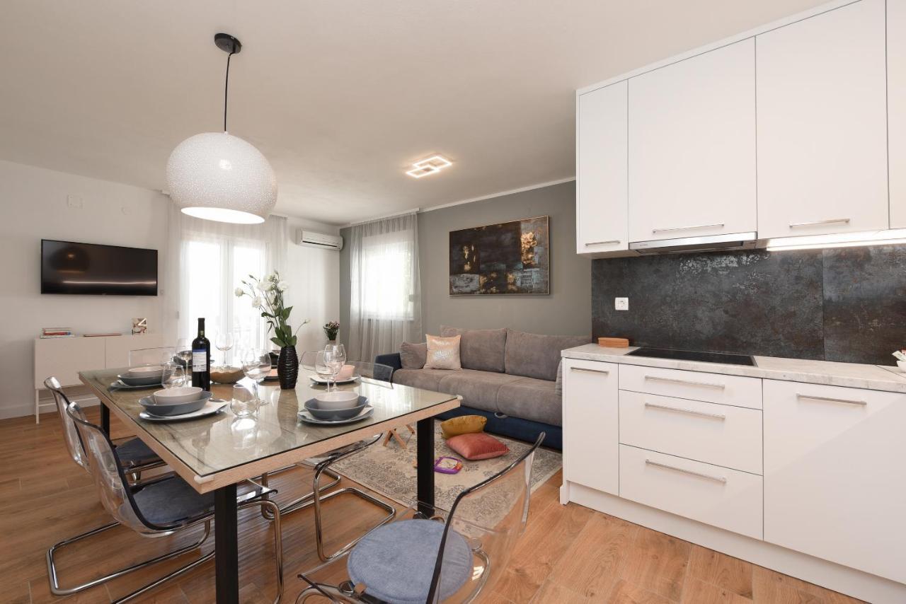 Malako Family Apartments Seline Esterno foto
