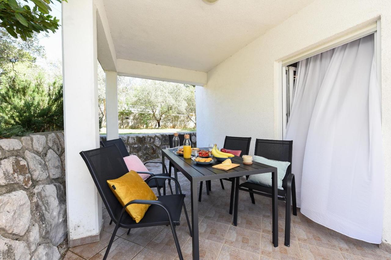 Malako Family Apartments Seline Esterno foto